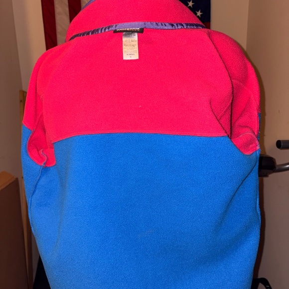 Patagonia Women’s Colorblock Fleece Jacket in Pink & Blue - Picture 7 of 8